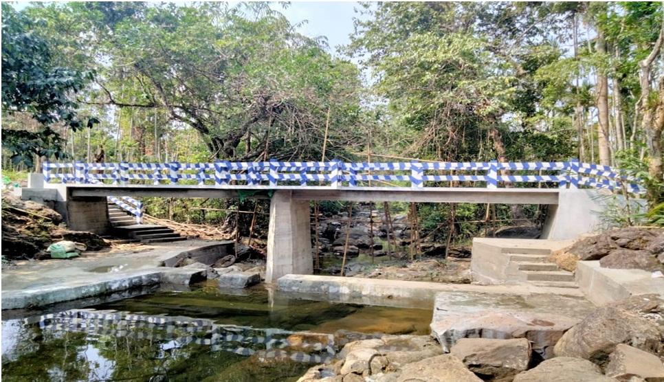RCC footbridge over Wahnai  at Pomshutia village.